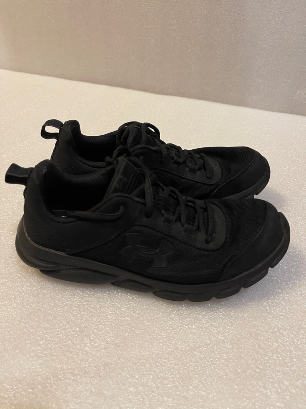Under Armour Boys Black Low-Top Athletic Sneakers